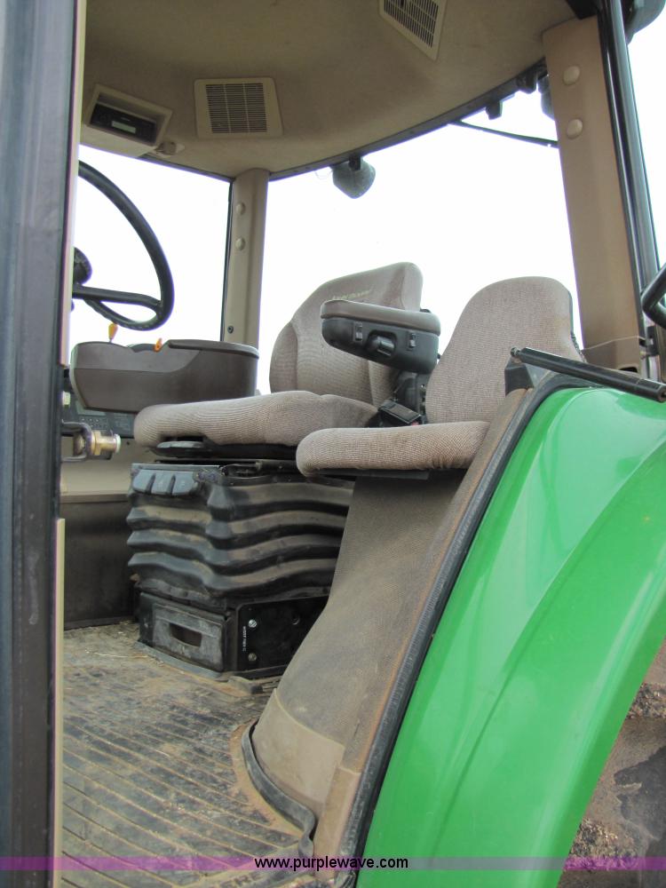 image for item 6927 2002 John Deere 8520 MFWD tractor