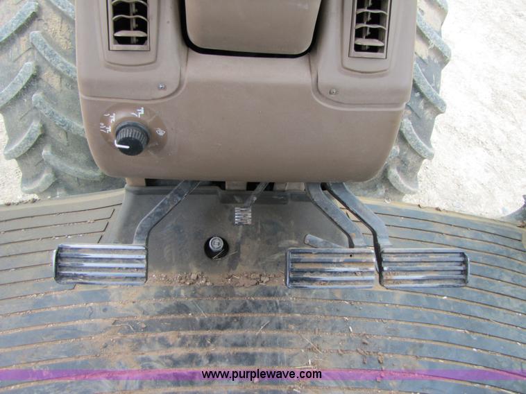 image for item 6927 2002 John Deere 8520 MFWD tractor