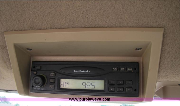 image for item 6927 2002 John Deere 8520 MFWD tractor