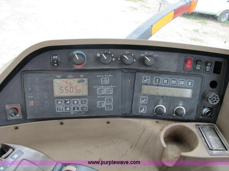 image for item 6927 2002 John Deere 8520 MFWD tractor