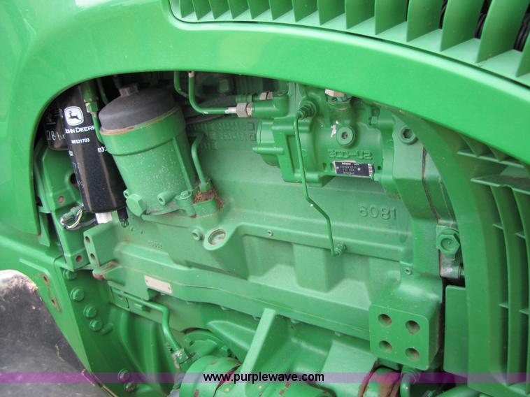 image for item 6927 2002 John Deere 8520 MFWD tractor
