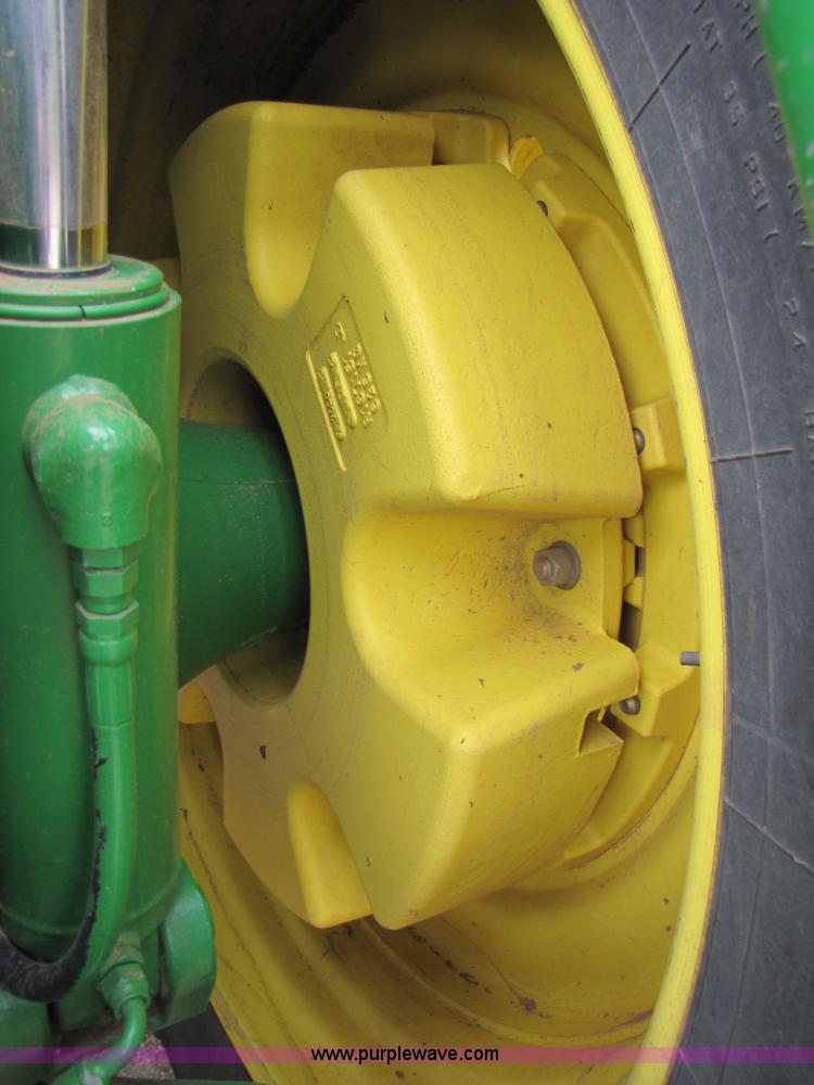 image for item 6927 2002 John Deere 8520 MFWD tractor