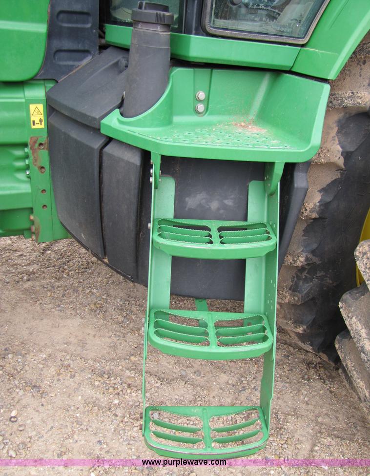 image for item 6927 2002 John Deere 8520 MFWD tractor