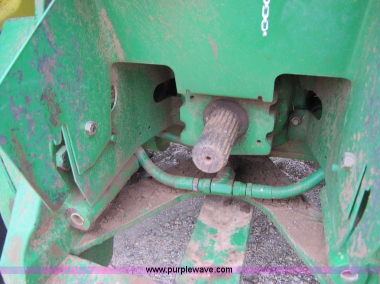 image for item 6927 2002 John Deere 8520 MFWD tractor
