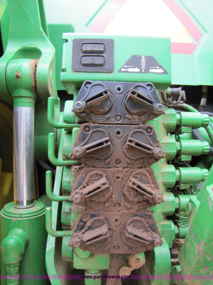 image for item 6927 2002 John Deere 8520 MFWD tractor