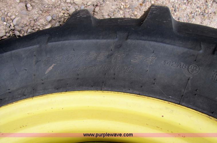 image for item 6927 2002 John Deere 8520 MFWD tractor