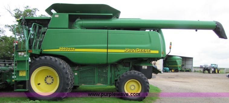 image for item 6928 2005 John Deere 9860STS combine