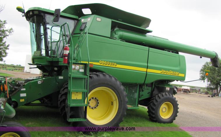 image for item 6928 2005 John Deere 9860STS combine