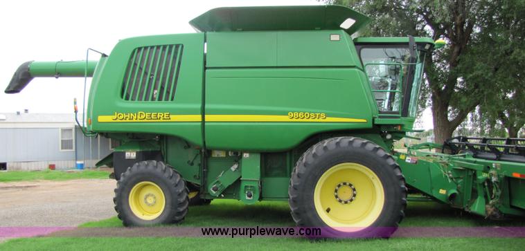 image for item 6928 2005 John Deere 9860STS combine