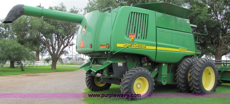 image for item 6928 2005 John Deere 9860STS combine