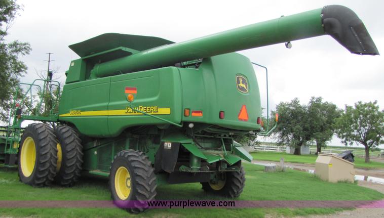 image for item 6928 2005 John Deere 9860STS combine