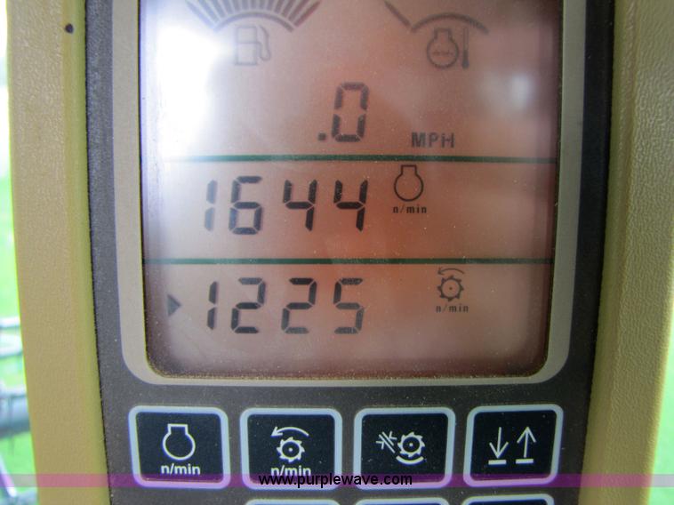 image for item 6928 2005 John Deere 9860STS combine