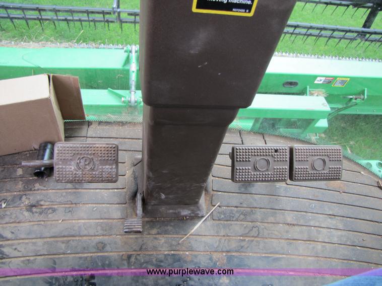 image for item 6928 2005 John Deere 9860STS combine