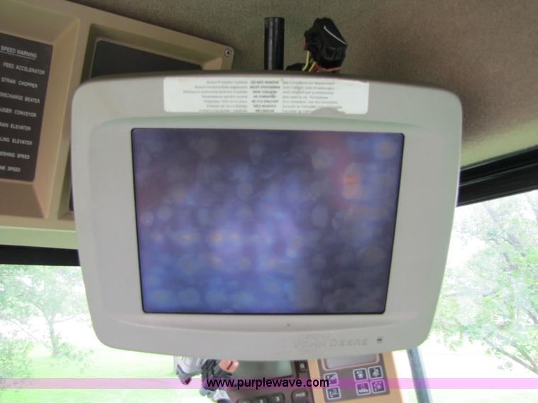 image for item 6928 2005 John Deere 9860STS combine