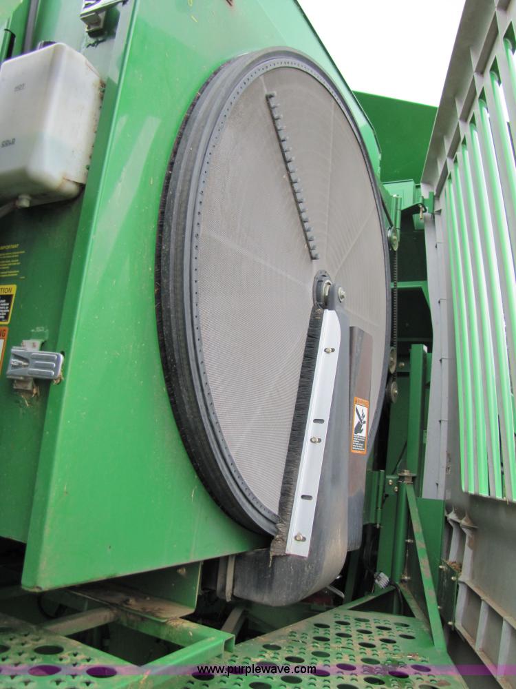 image for item 6928 2005 John Deere 9860STS combine