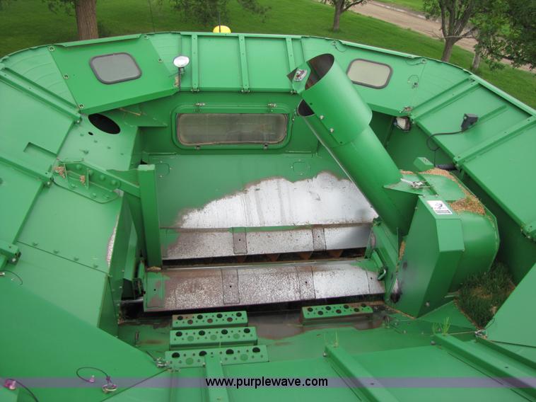 image for item 6928 2005 John Deere 9860STS combine