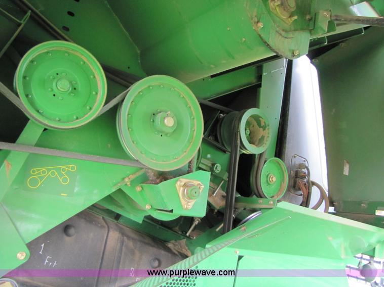 image for item 6928 2005 John Deere 9860STS combine