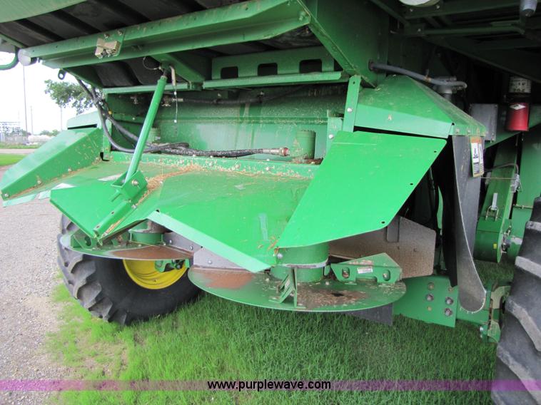 image for item 6928 2005 John Deere 9860STS combine