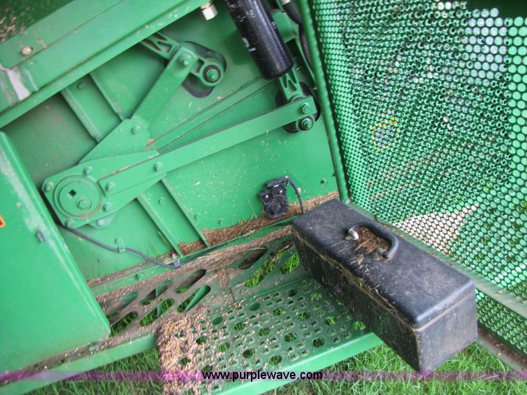 image for item 6928 2005 John Deere 9860STS combine
