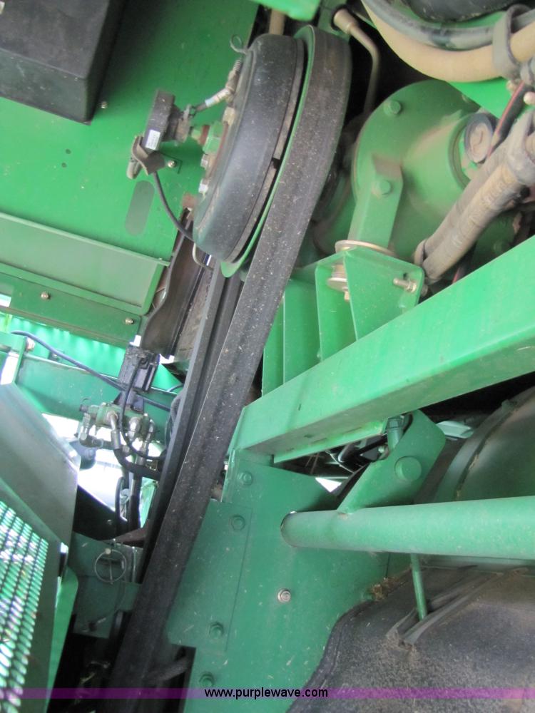 image for item 6928 2005 John Deere 9860STS combine