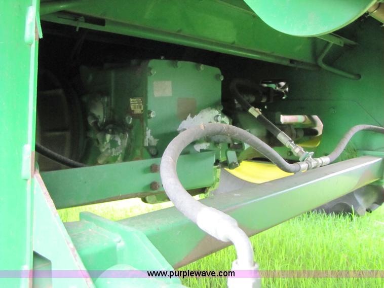 image for item 6928 2005 John Deere 9860STS combine