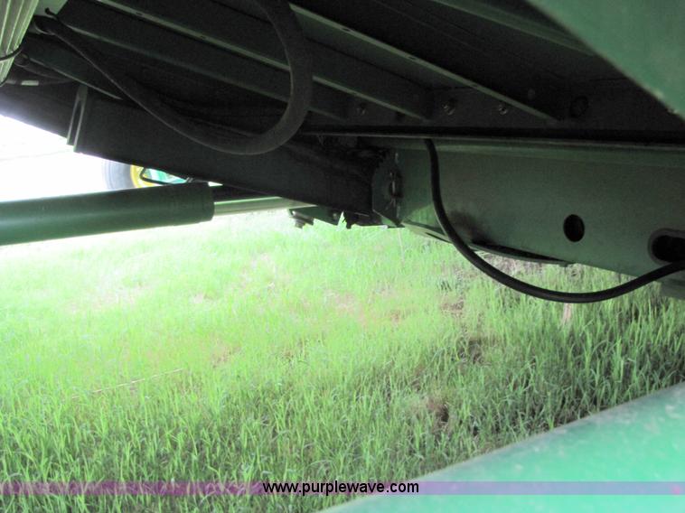 image for item 6928 2005 John Deere 9860STS combine