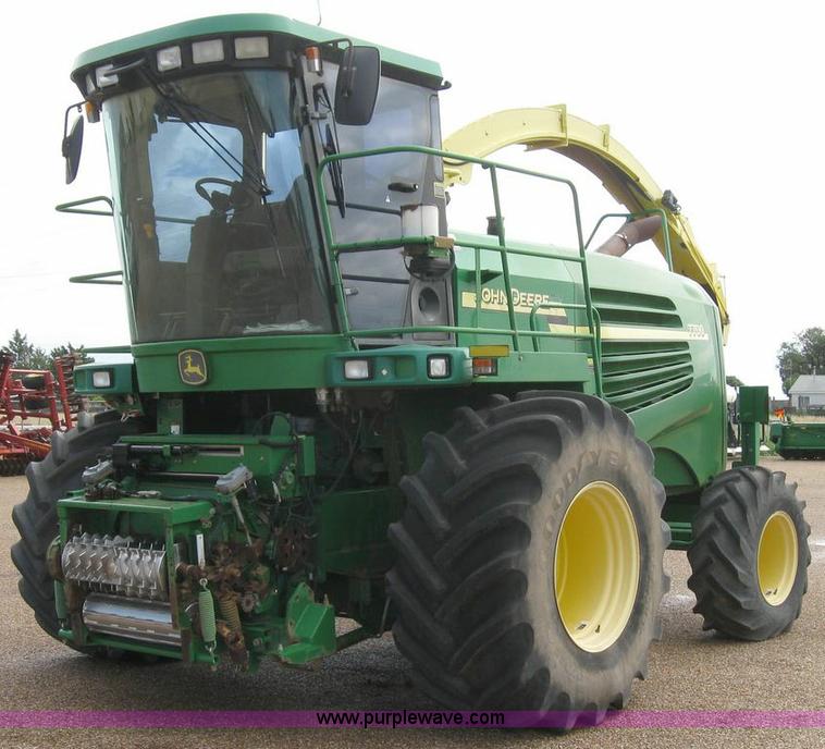 image for item 6930 2004 John Deere 7700 self-propelled forage harvester
