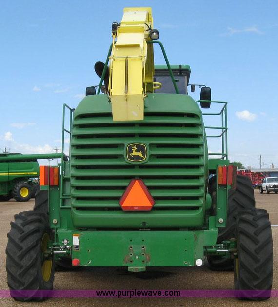image for item 6930 2004 John Deere 7700 self-propelled forage harvester