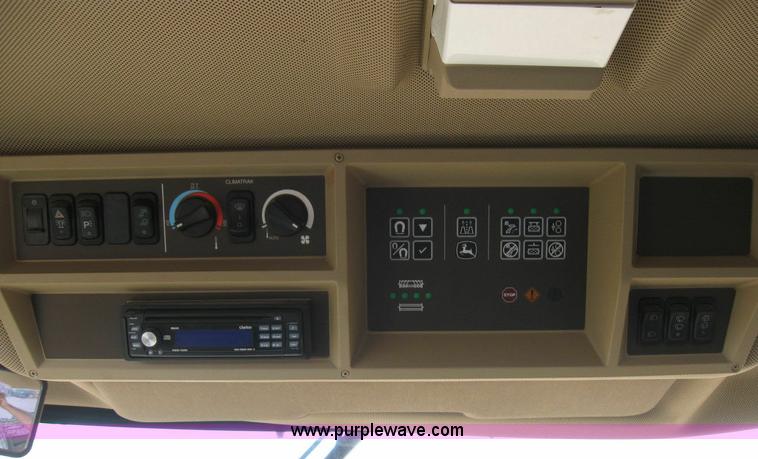 image for item 6930 2004 John Deere 7700 self-propelled forage harvester