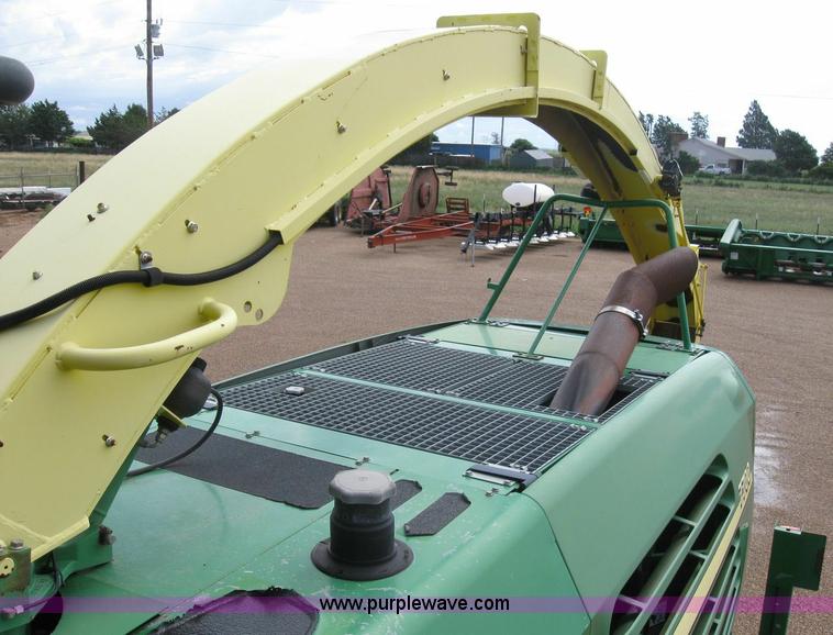 image for item 6930 2004 John Deere 7700 self-propelled forage harvester