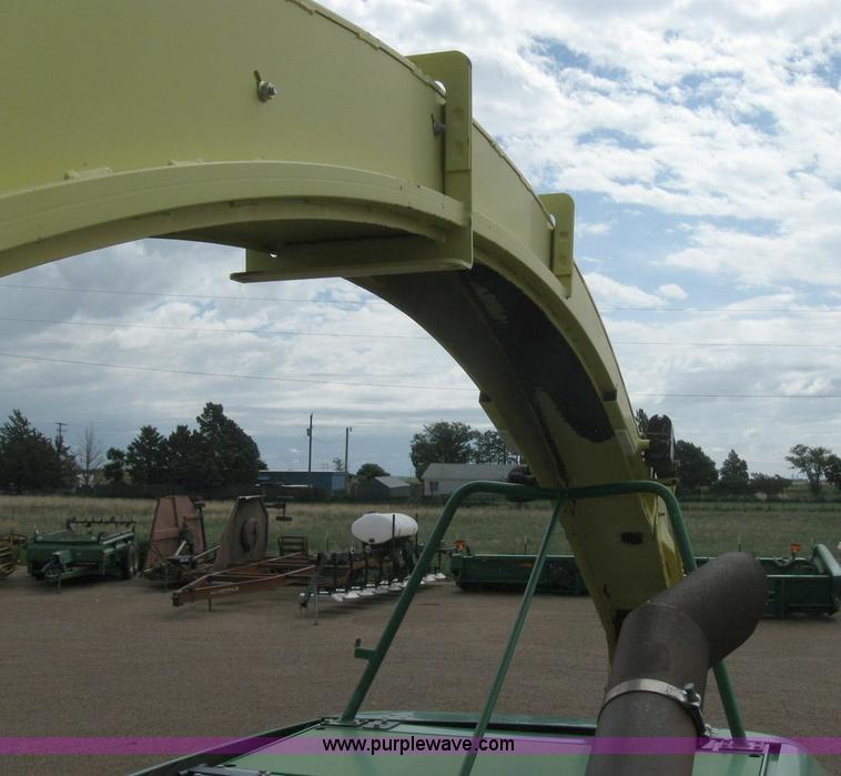 image for item 6930 2004 John Deere 7700 self-propelled forage harvester