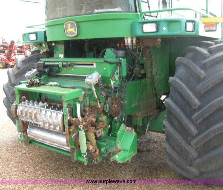 image for item 6930 2004 John Deere 7700 self-propelled forage harvester
