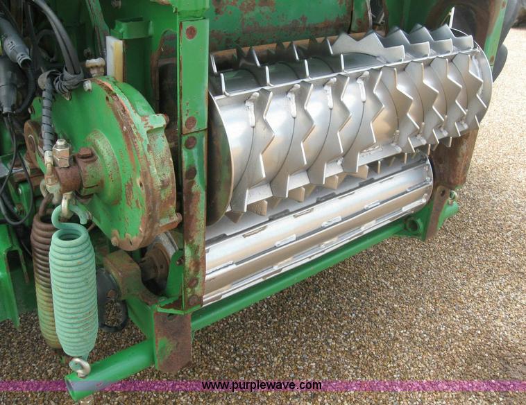 image for item 6930 2004 John Deere 7700 self-propelled forage harvester