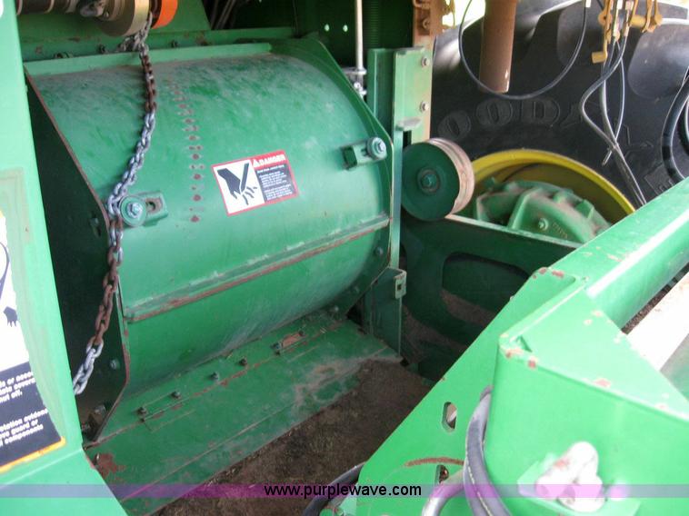 image for item 6930 2004 John Deere 7700 self-propelled forage harvester