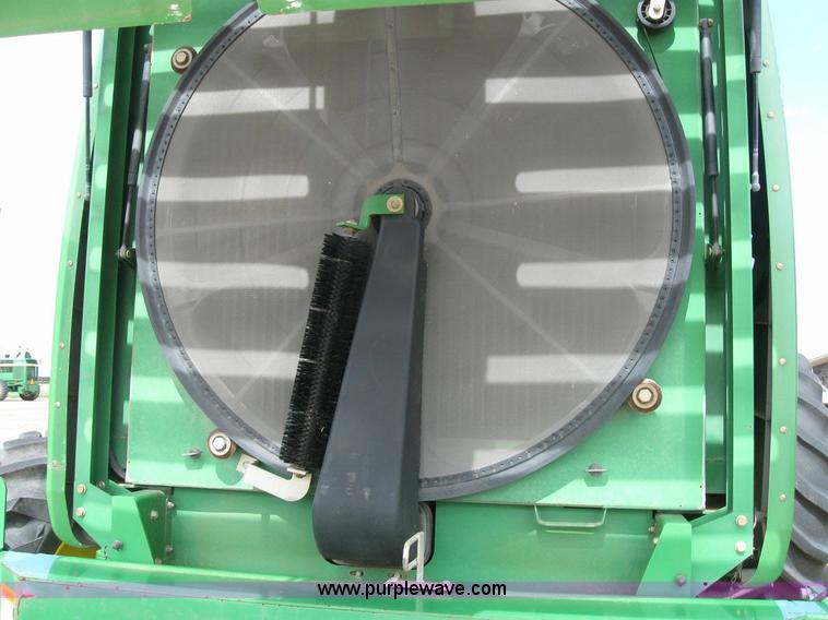 image for item 6930 2004 John Deere 7700 self-propelled forage harvester