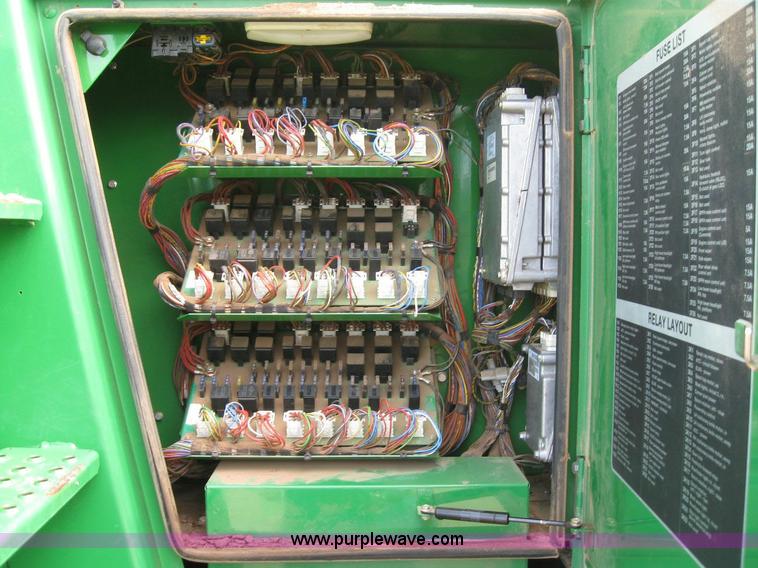 image for item 6930 2004 John Deere 7700 self-propelled forage harvester