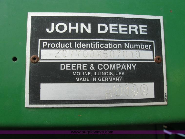 image for item 6930 2004 John Deere 7700 self-propelled forage harvester