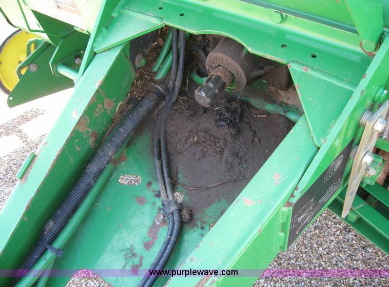 image for item 6931 2002 John Deere 567 5x6 round baler