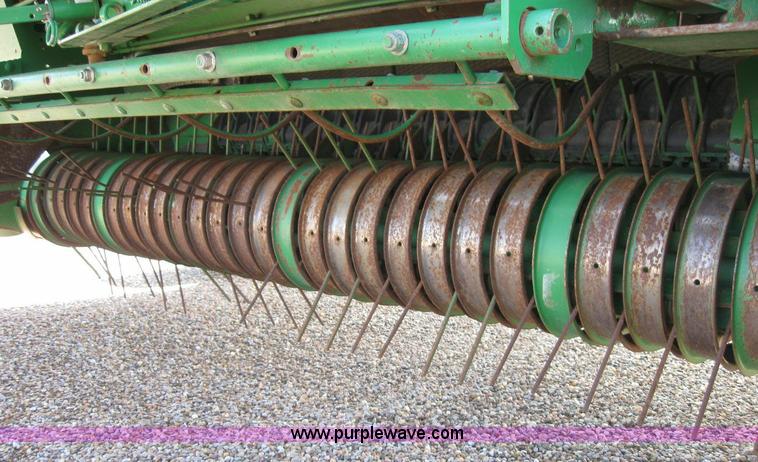 image for item 6931 2002 John Deere 567 5x6 round baler
