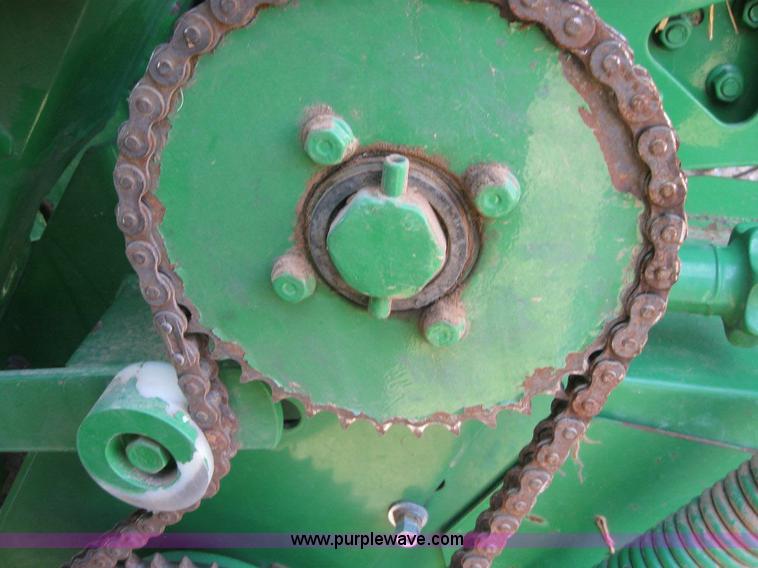 image for item 6931 2002 John Deere 567 5x6 round baler