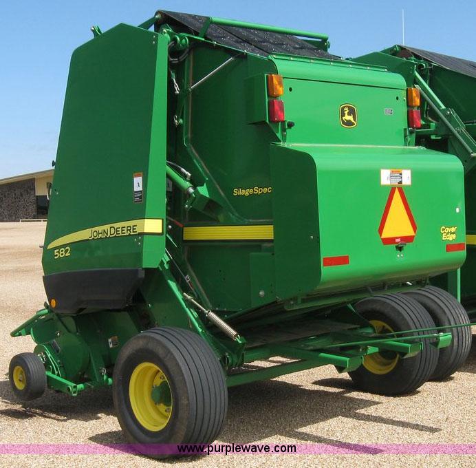 image for item 6933 2008 John Deere 582 silage special round baler