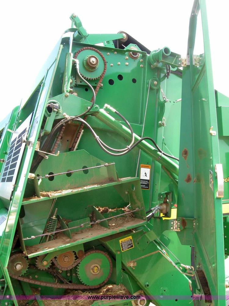 image for item 6933 2008 John Deere 582 silage special round baler