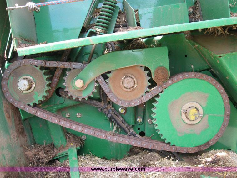 image for item 6933 2008 John Deere 582 silage special round baler