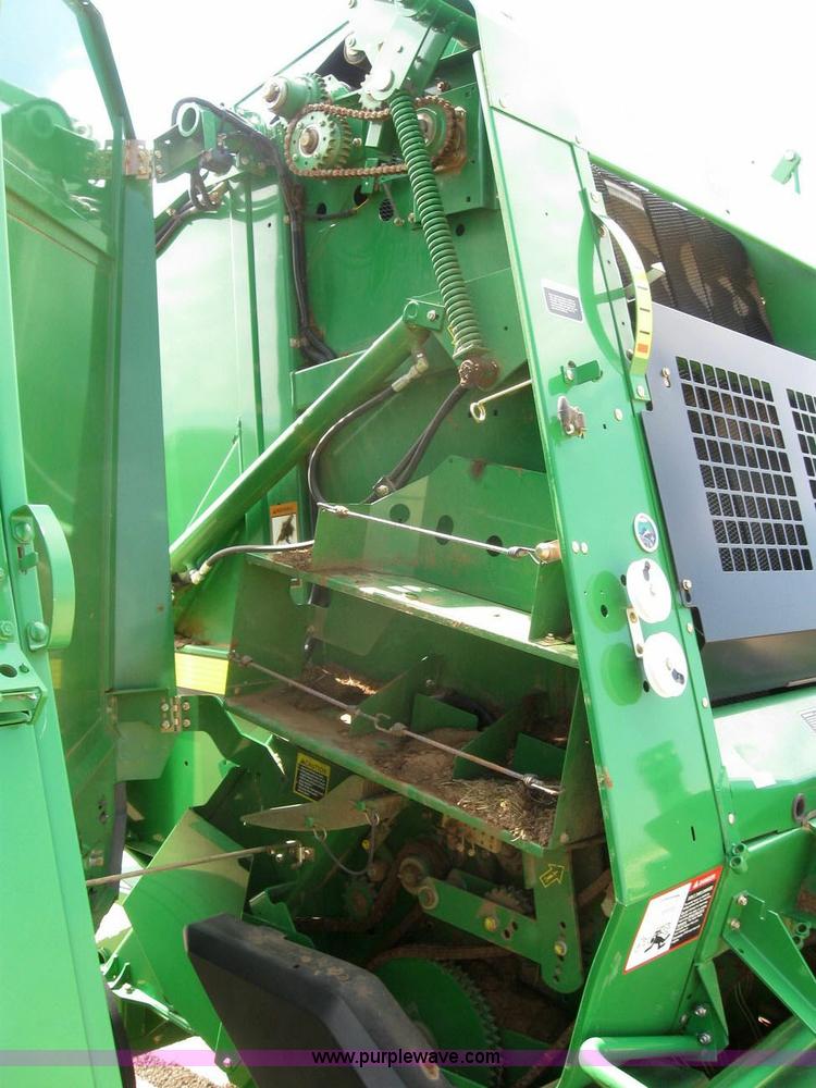 image for item 6933 2008 John Deere 582 silage special round baler