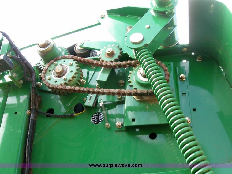 image for item 6933 2008 John Deere 582 silage special round baler
