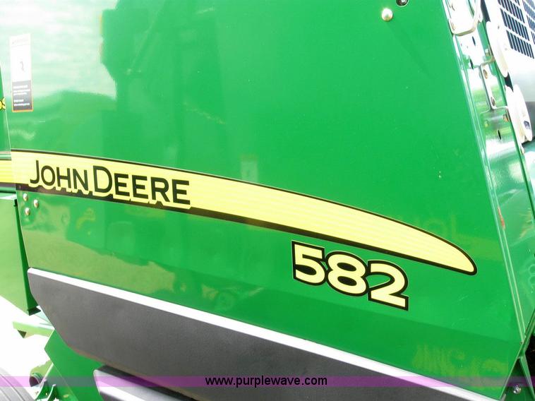 image for item 6933 2008 John Deere 582 silage special round baler