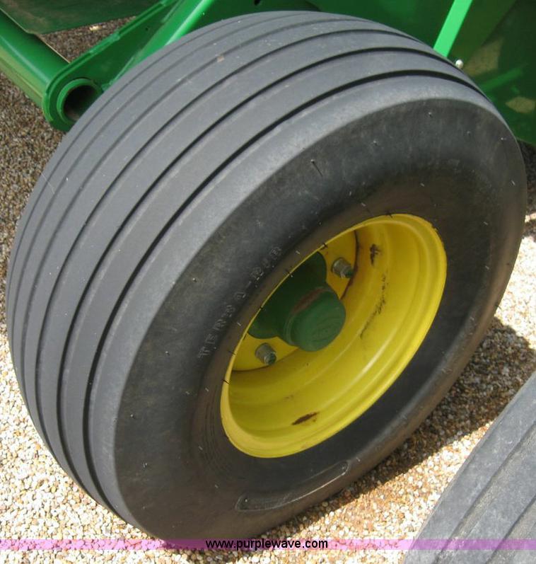 image for item 6933 2008 John Deere 582 silage special round baler