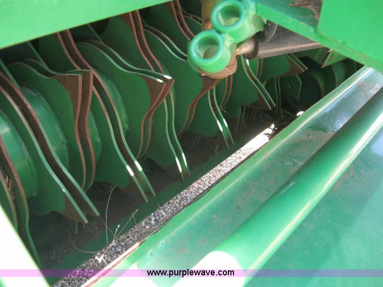 image for item 6933 2008 John Deere 582 silage special round baler