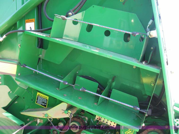 image for item 6933 2008 John Deere 582 silage special round baler