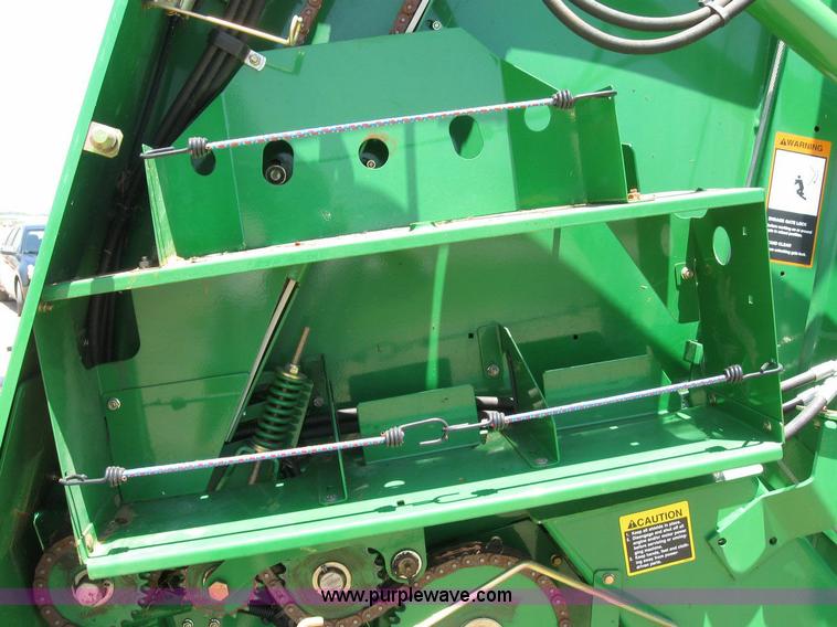 image for item 6933 2008 John Deere 582 silage special round baler